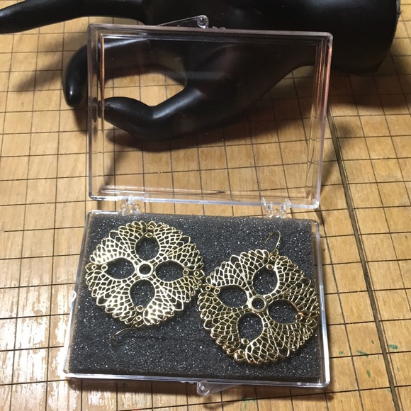 Cross Section GT Metal Circles Organic Design Dangling Hook Earrings 1 3/4”D - Picture 7 of 7